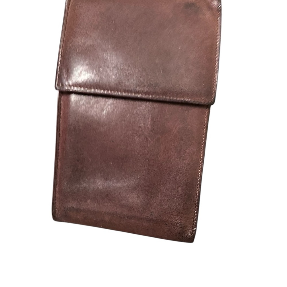 Sleek Brown Crossbody Bag with Adjustable Strap